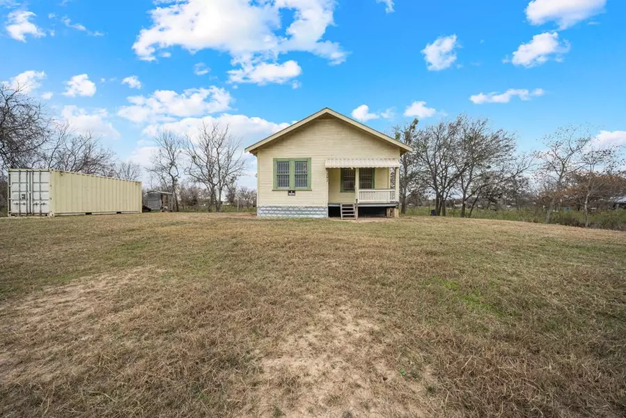 292 Beach SHR, Bandera, TX 78003