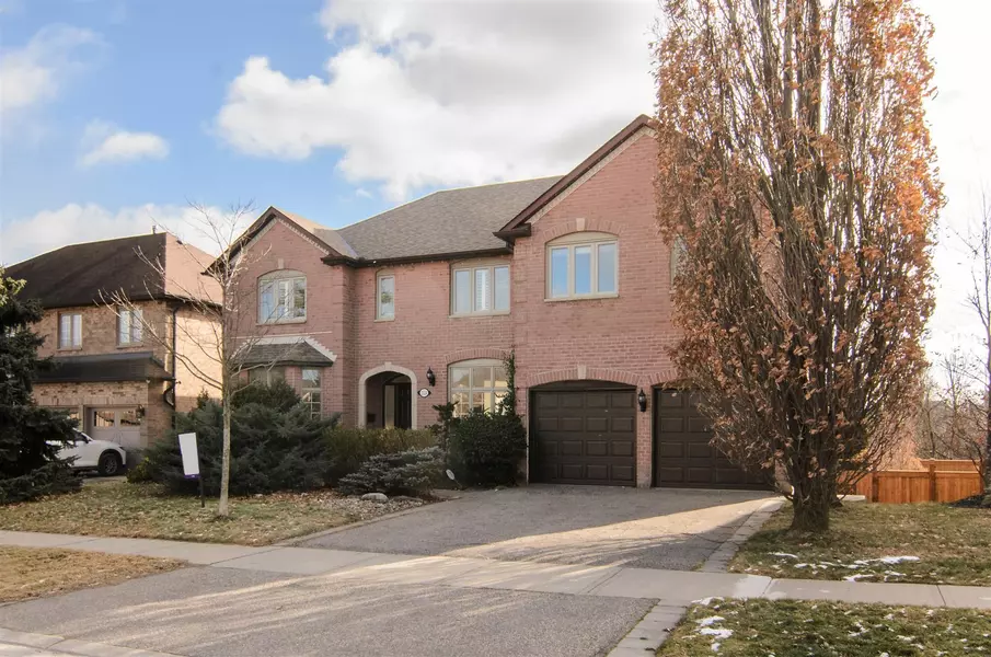 2124 Nipigon DR, Oakville, ON L6H 4E4