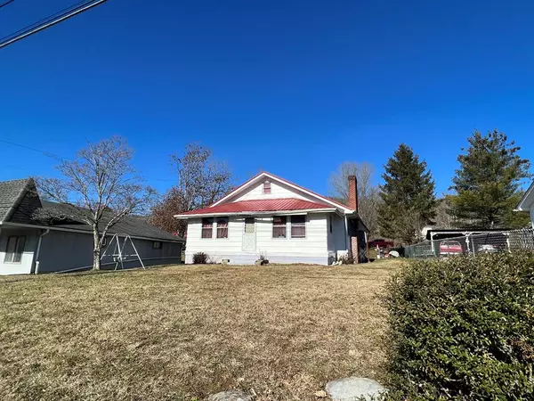 122 Calvary Street, Pennington Gap, VA 24277