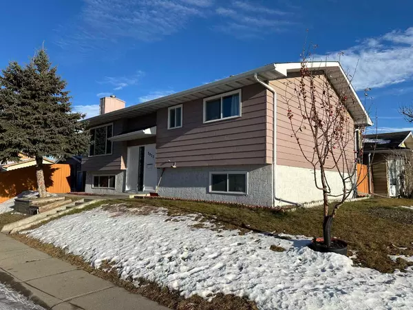 3833 Dover Ridge DR Southeast, Calgary, AB T2B 2N2