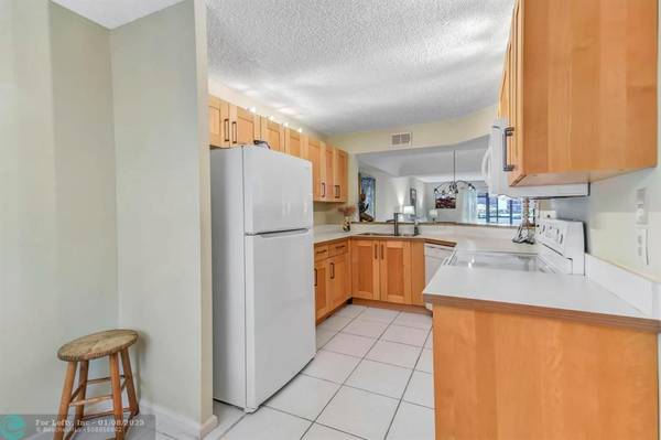 Boca Raton, FL 33428,23385 Barwood Ln  #108