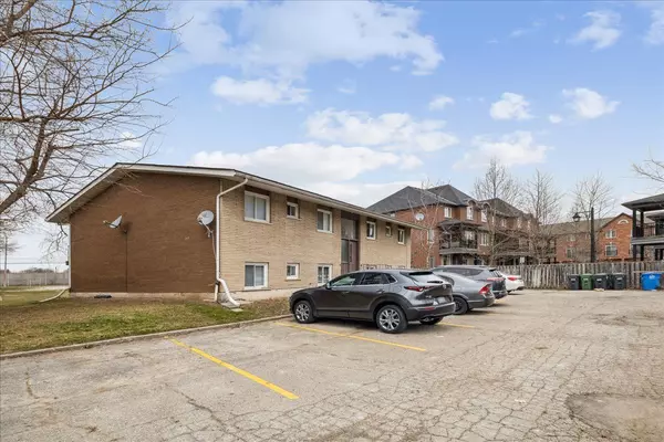 Burlington, ON L7R 3T3,2350 Queensway DR #3