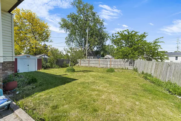 Windsor, ON N8W 5E8,2556 Ellrose AVE