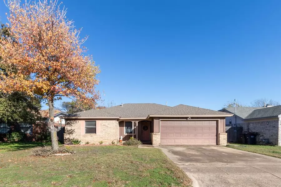 5736 Springtide Drive, Fort Worth, TX 76135