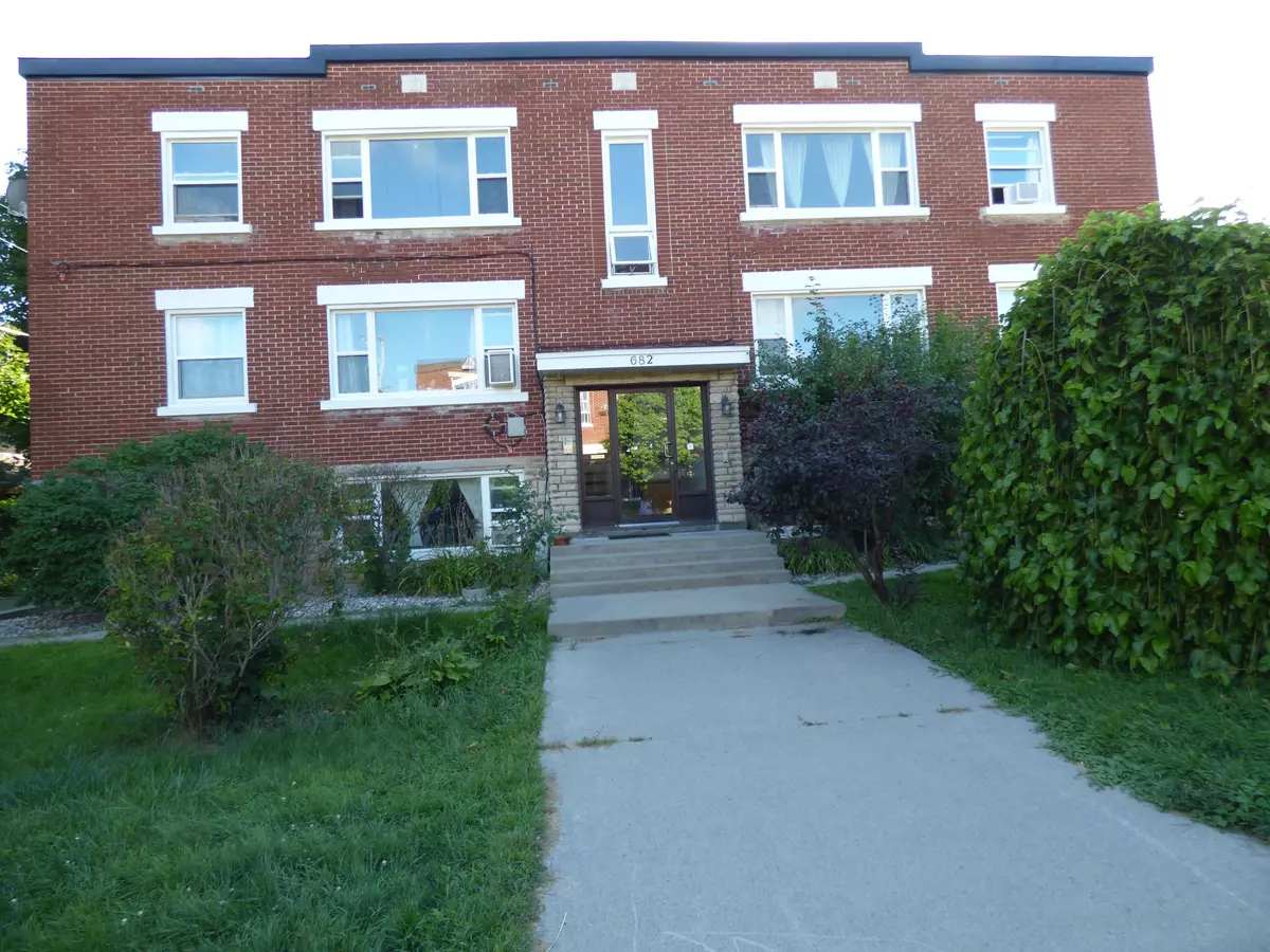 Ottawa, ON K1Z 7J1,682 IRENE CRES #4