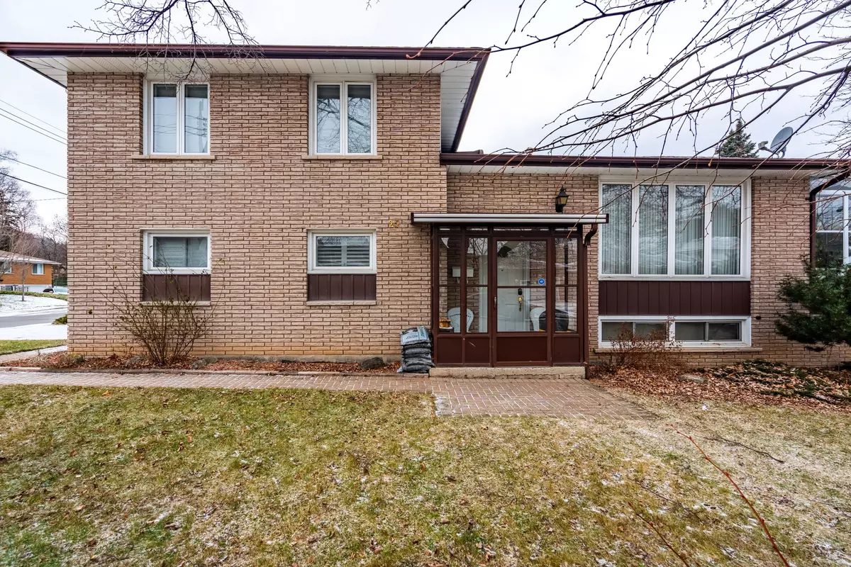 Hamilton, ON L8K 5P4,25 Blanche CT