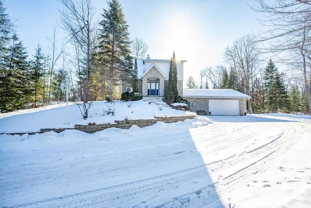 Renfrew, ON K8A 6W7,323 River DR