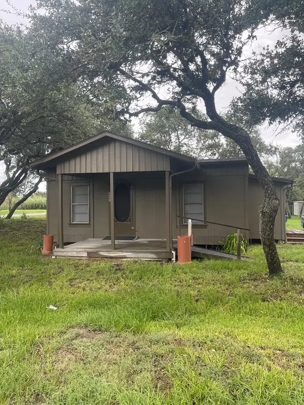 520 W Concho St,  Rockport,  TX 78382