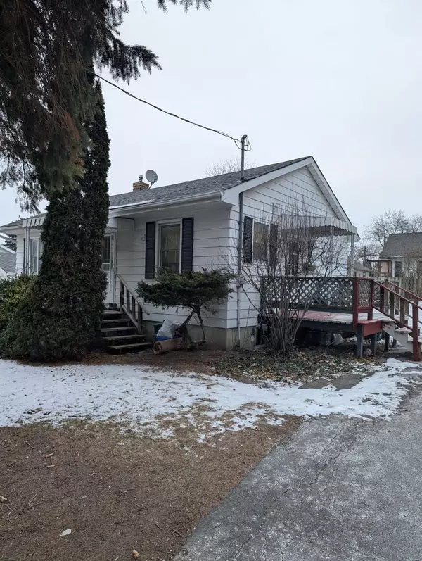 Newmarket, ON L3Y 3R9,103 Lundys LN