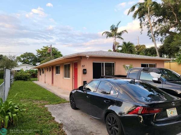 22 SW 9th St, Hallandale Beach, FL 33009