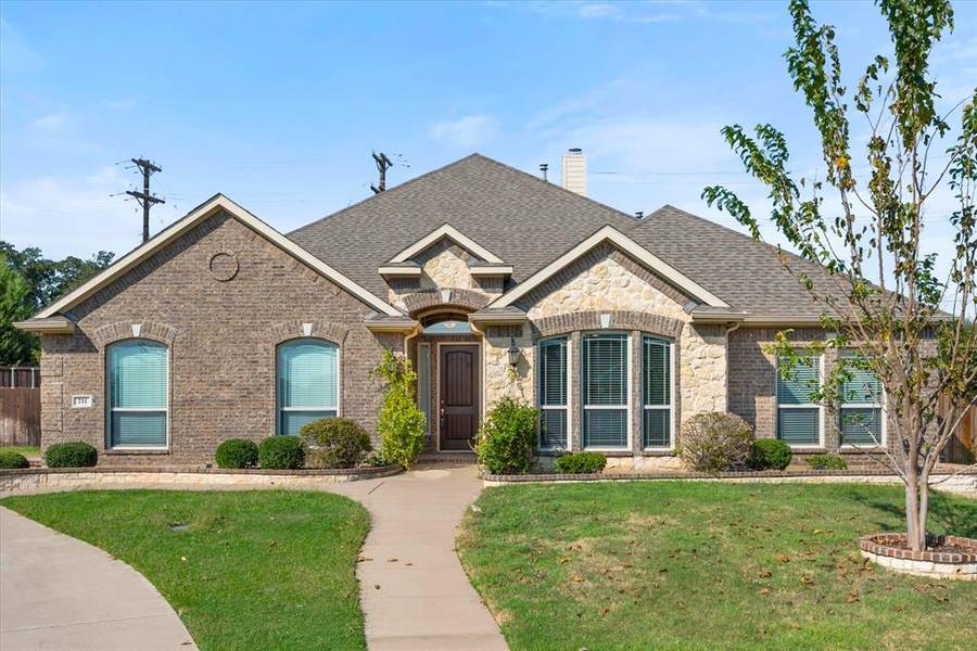 211 Chateau Avenue, Kennedale, TX 76060