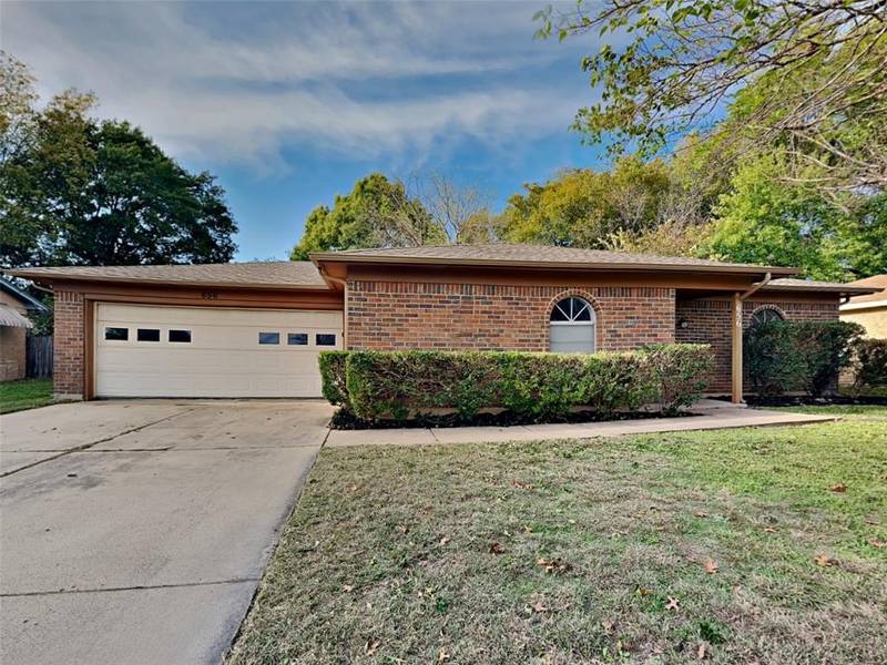 656 Sue Ann Lane, Burleson, TX 76028