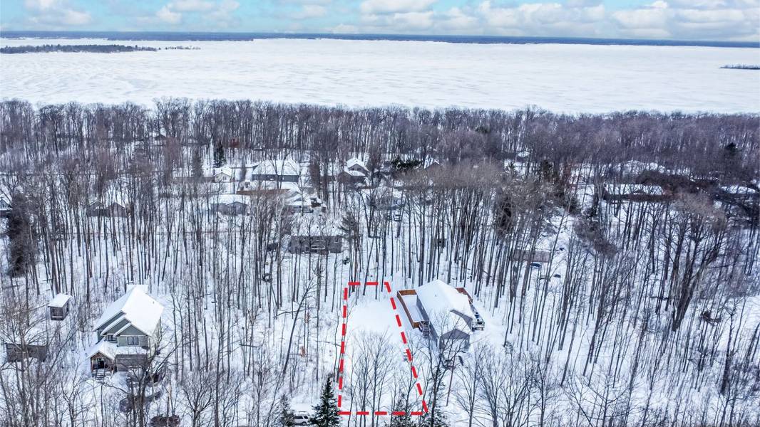 67 Wozniak RD, Penetanguishene, ON L9M 1W6