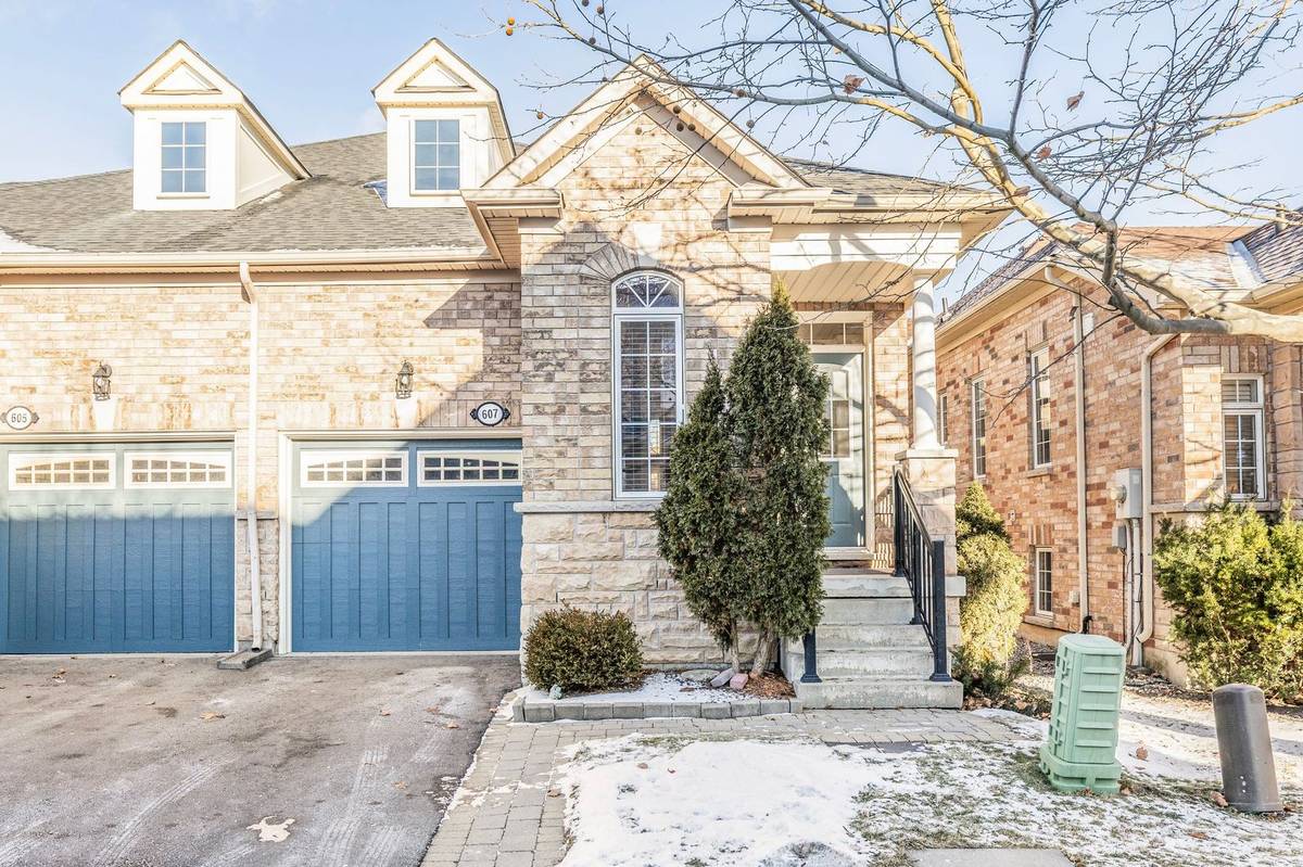 Newmarket, ON L3X 3C9,607 Tapestry LN