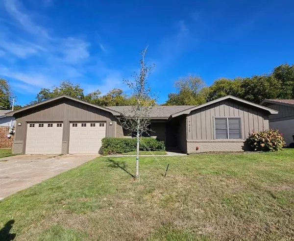 7425 S College Circle, North Richland Hills, TX 76180