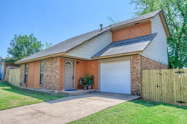 1012 Redstone Drive, Noble, OK 73068