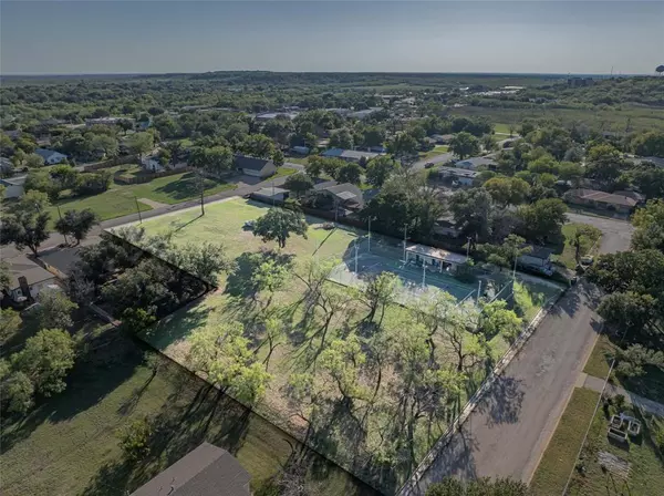 1467 W Lindsey Street,  Breckenridge,  TX 76424