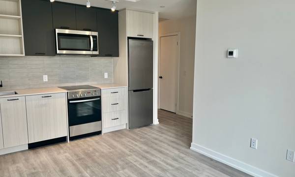 2300 St. Clair AVE W #221, Toronto W02, ON M6N 0B3