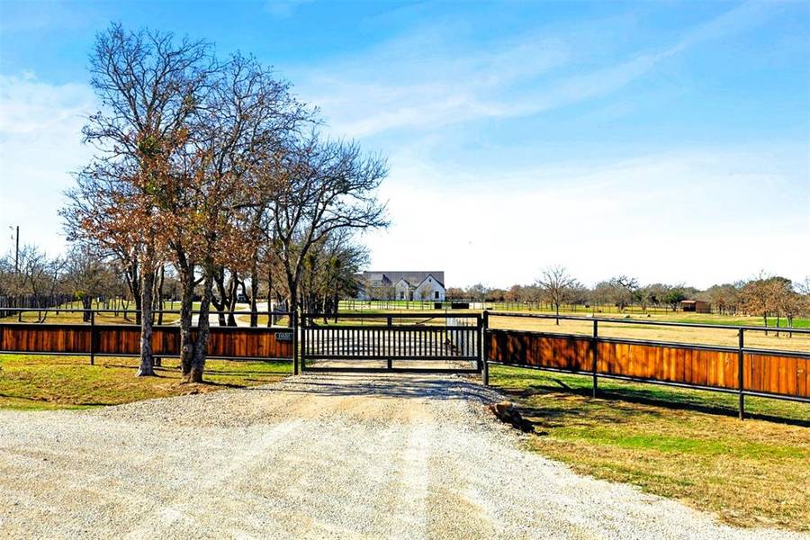 1020 Rambling Oaks Lane, Weatherford, TX 76088