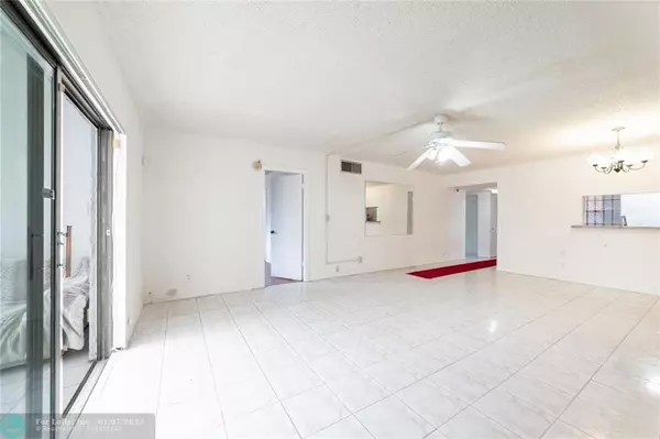 4211 NW 41st St  #201, Lauderdale Lakes, FL 33319