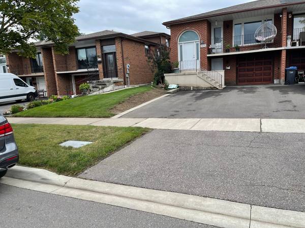 1575 Corkstone Glade, Mississauga, ON L4W 2E8