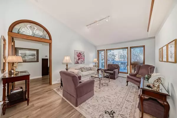 Calgary, AB T3A 4X9,99 Hampshire Close Northwest