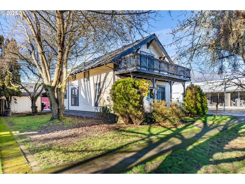 501 S 4TH AVE, Kelso, WA 98626