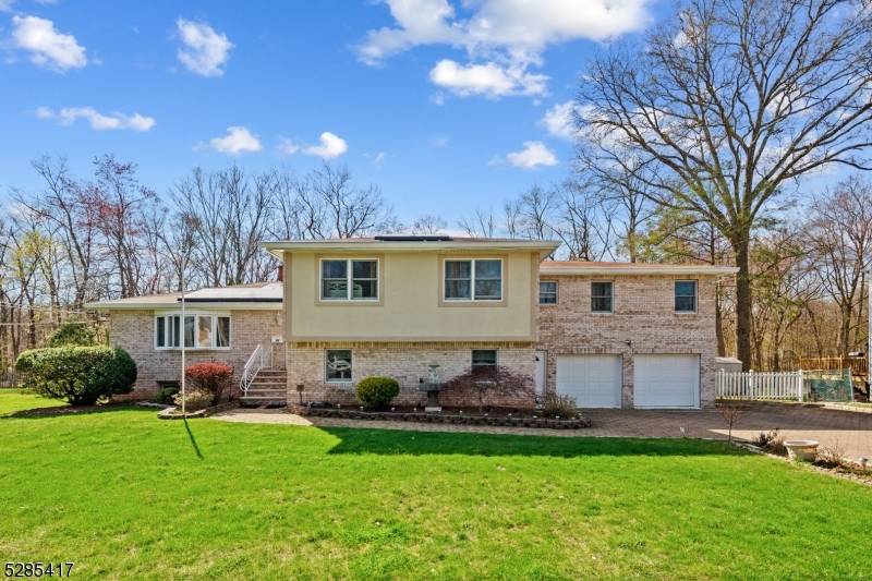 26 Clauss Ave, Paramus Boro, NJ 07652