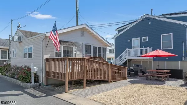 27 E Bayberry Way,  Toms River Township,  NJ 08735