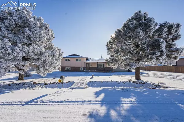 1720 Los Maderos DR, Pueblo, CO 81006