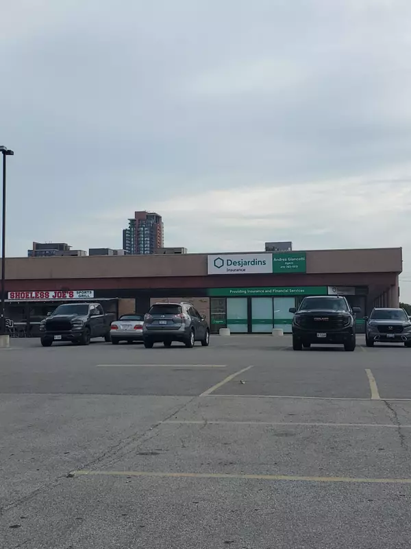 Toronto W04, ON M6A 2T3,3200 Dufferin ST #421