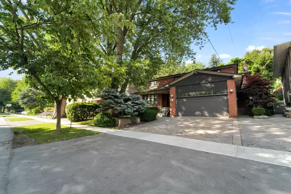 33 Bonnyview DR, Toronto W07, ON M8Y 3G7