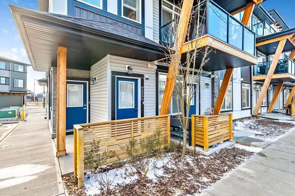 237 Savanna WALK Northeast, Calgary, AB T3J 0Y3