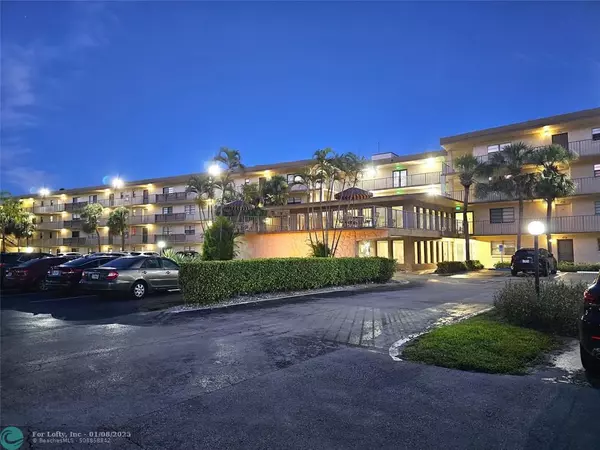 Boca Raton, FL 33428,9300 SW 8th St  #202