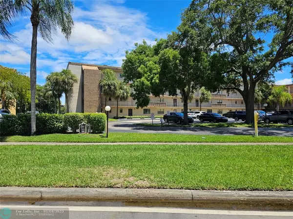 Boca Raton, FL 33428,9300 SW 8th St  #202