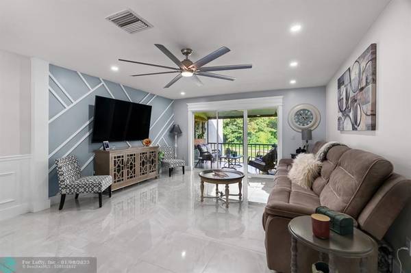 21215 Lago Cir  #F, Boca Raton, FL 33433