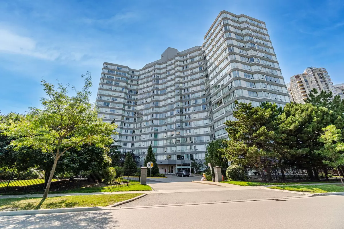 Mississauga, ON L5R 1Y2,50 Kingsbridge Garden CIR #812