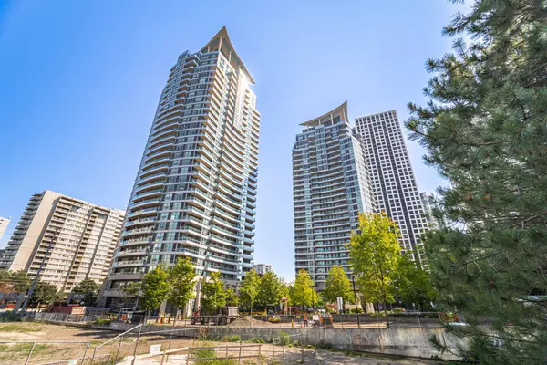 Mississauga, ON L5B 4M2,33 Elm DR W #105