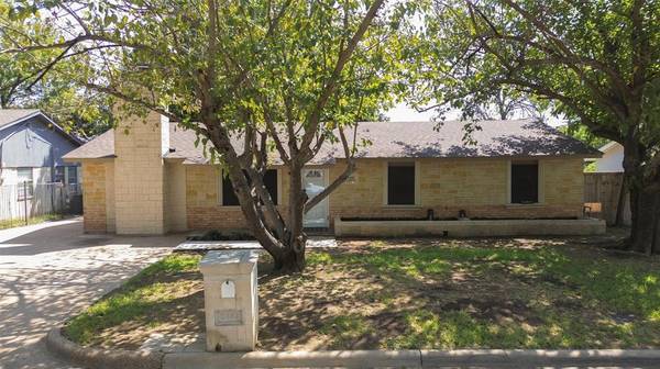 2442 Lakeshore Drive, Grand Prairie, TX 75051