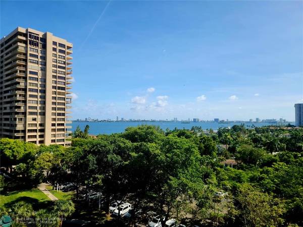 11111 Biscayne Blvd  #825/8G, Miami, FL 33181