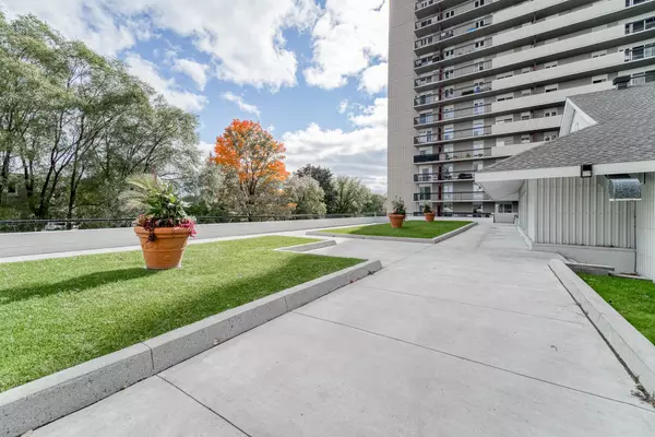 Vanier And Kingsview Park, ON K1L 7E7,158A Mcarthur AVE #PH6