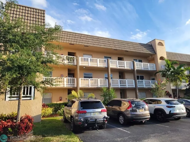 9241 Sunrise Lakes Blvd  #309, Sunrise, FL 33322