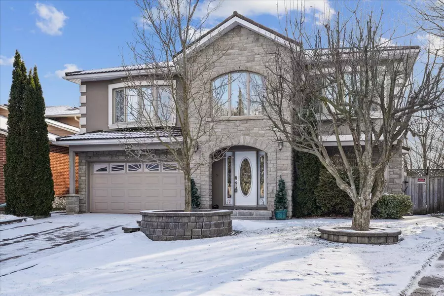 82 Derby CT, Newmarket, ON L3Y 5Z9