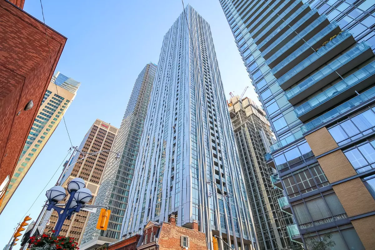 Toronto C02, ON M4W 0B1,1 Yorkville AVE #4811