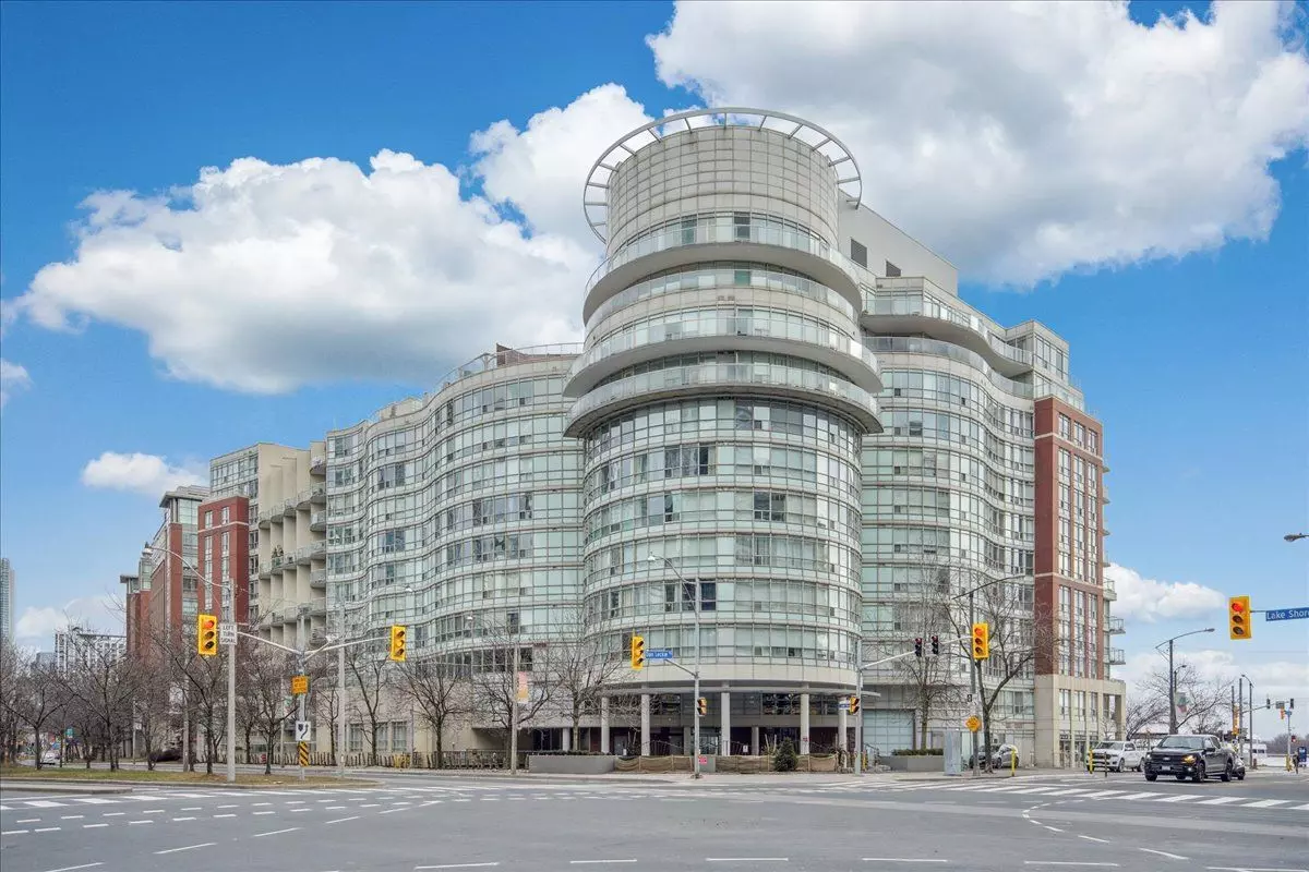 Toronto C01, ON M5V 3M8,550 Queens Quay W #809