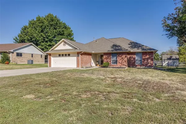 422 W 7th Street, Justin, TX 76247