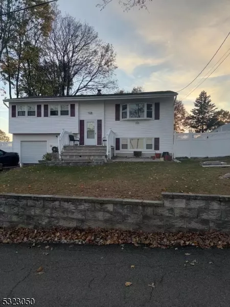 30 Point Pleasant Rd, Hopatcong Boro, NJ 07843