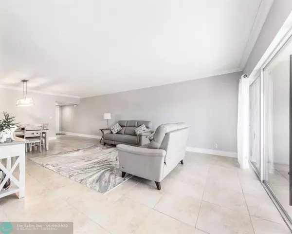 Pompano Beach, FL 33069,3300 N Palm Aire Dr  #205