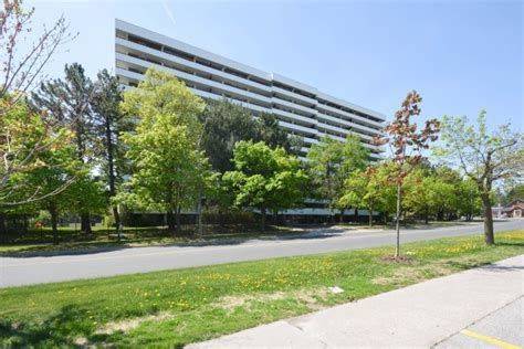 Markham, ON L3T 3C2,1 Royal Orchard BLVD #1006