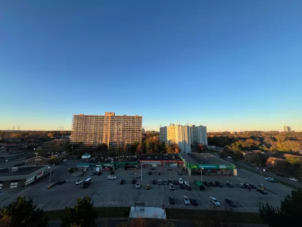 1 Royal Orchard BLVD #1006,  Markham,  ON L3T 3C2